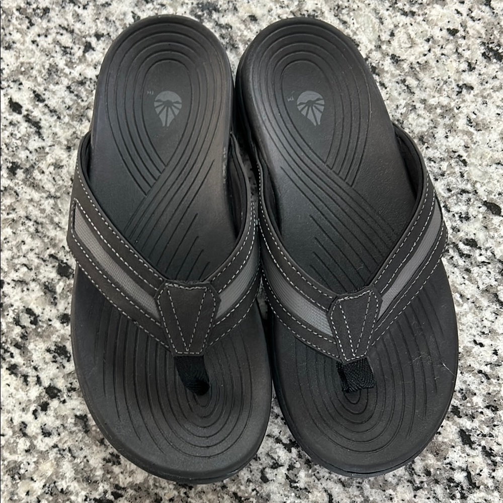 NWOT O'rageous Men’s Flip-flops size 8